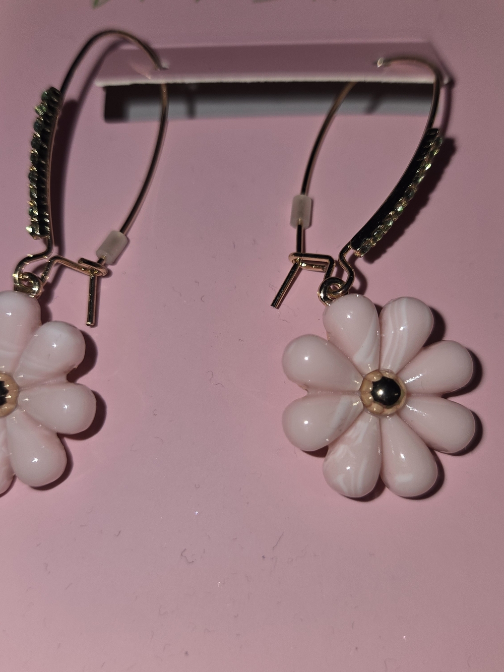 Betsey Johnson Pale Pink Daisy Drop Earrings with Gold Centers - Picture 2 of 2